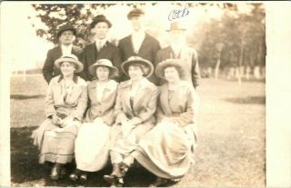C40 - 0157,  Who Are They,  4 Gentlemen And 4 Ladys,  Old Photo.  Postcard.