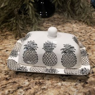 Signature Houseware Black And White Pineapple Covered Butter Dish