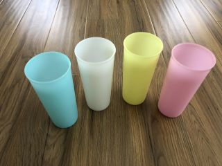 Set Of 4 Vintage Tupperware Pastel Color Plastic Cups Tumblers 107 Series 16 Oz