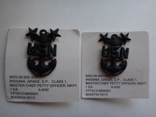 Pair Us Navy Master Chief Petty Officer Metal Subdued Badges On Card A - 6/92 Nos