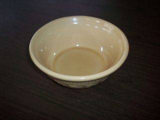 Vintage Pottery Serving Mixing Bowl – Maple Leaf Design – 3 Cups
