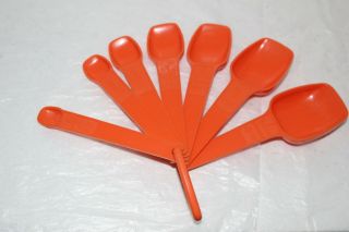 Vintage Tupperware Measuring Spoon Set Complete 7 Spoons With Ring Bright Orange