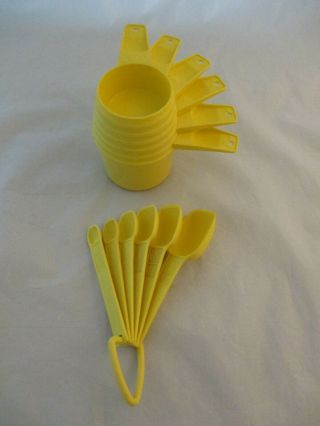 Vintage Yellow Tupperware Set Of 6 Measuring Cups & 6 Measuring Spoons (3)