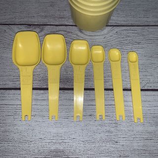 Set of vintage Yellow Tupperware measuring cups measuring spoons 3
