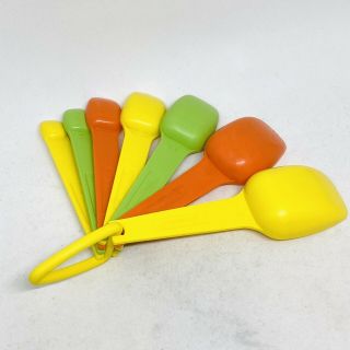 Vintage Tupperware Set of 7 Measuring Spoons On ring LN Lime Orange Yellow 3