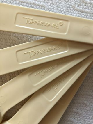 Vintage Tupperware Measuring Spoons Set 6 Ring Butternut Almond Ivory Beige 2