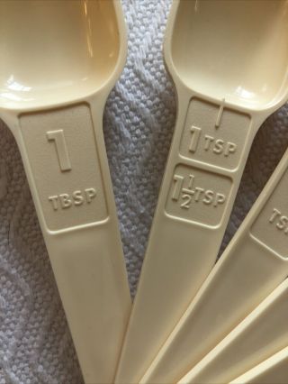 Vintage Tupperware Measuring Spoons Set 6 Ring Butternut Almond Ivory Beige 3