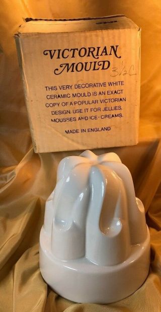 Vintage White Porcelain Victorian Mold,  Made In England,  Ictc,