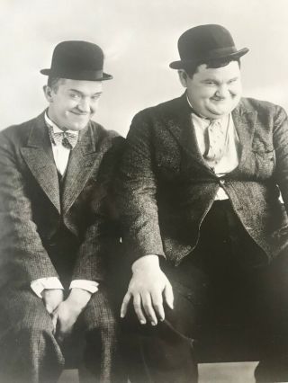 16mm - - Towed In A Hole - - Laurel & Hardy