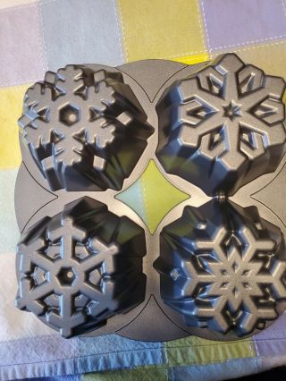 Wilton Snowflake Bundt Cake Pan Set Makes 4 In 1 Pan Set - 4.  5 In X 4.  5 In Cakes