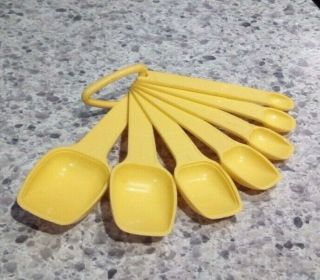Vintage Set Of 7 Tupperware Yellow Measuring Spoons With Ring Holder