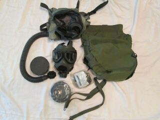 Md Us Military M40 Gas Mask With Bag And Accessories (medium)