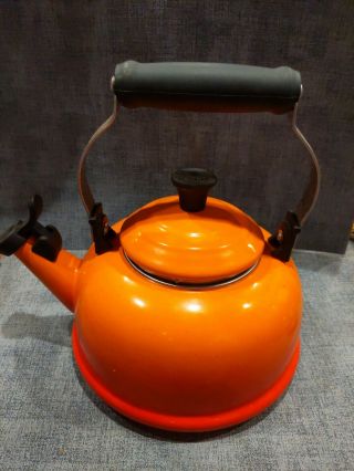 Le crueset tea kettle 2