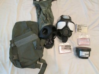 Sm Us Military M40 Gas Mask With Bag And Accessories (small)