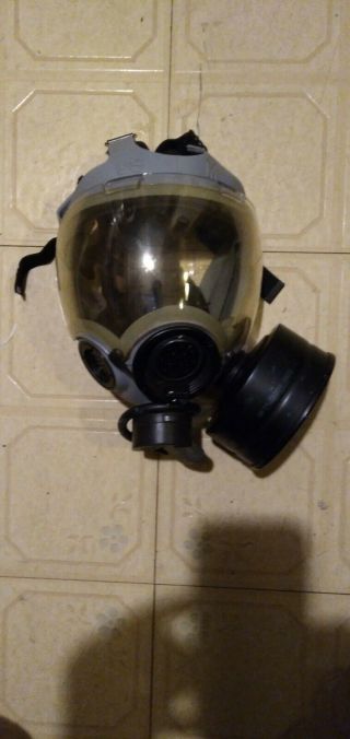 (1) One Msa Millennium Cbrn Gas Mask Size Medium Full - Face Respirator W - Filter