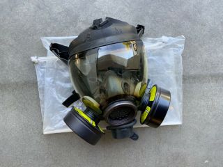 Dual Port Msa Millennium Cbrn Gas Mask Medium & Two Filters Full - Face Respirator
