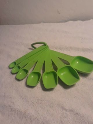 Tupperware Vintage Apple Green Measuring Spoons Complete Set Of 7 With Ring