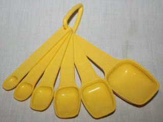 Vintage Tupperware Yellow Measuring Spoons Complete Set,  Ring