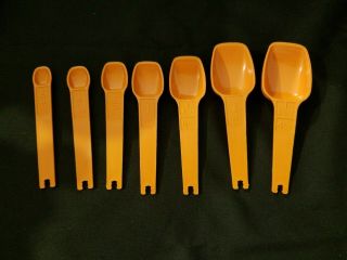 Vintage Tupperware Set Of 7 Harvest Orange Measuring Spoons Euc