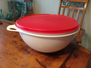 Tupperware Thatsa Bowl Large White 32 Cup White With Red Seal 7.  8 L