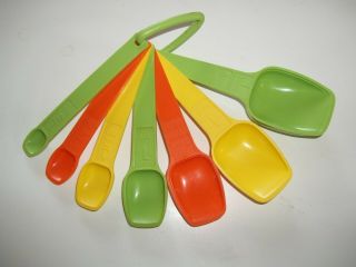 Vintage Tupperware Set Of 7 Nesting Measuring Spoons W/ Ring Yellow Green Orange