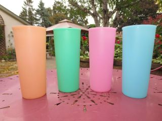 Set Of 4 Vintage Tupperware Pastel Color Plastic Cups Tumblers 107 Series 16 Oz
