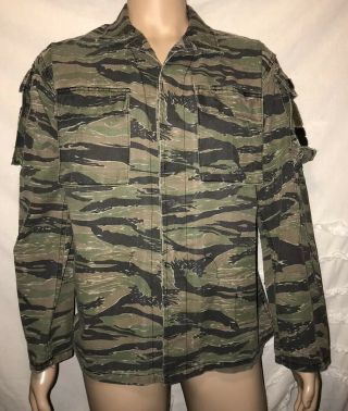 Vtg Army Us Military Woodland Camo Shirt Jacket Sz Medium 8415 - 01 - 184 - 1330