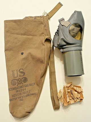 Ww2 Era Nos M1a2 - 1 - 1 Us Noncombatant Gas Mask Medium Adult W/carry Bag & Booklet