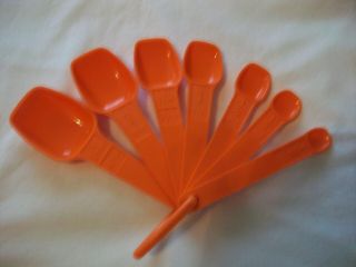 Vintage Tupperware Measuring Spoons - Orange - Complete Set Of 7 With Ring