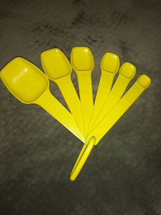 Vintage Tupperware Yellow Measuring Spoons Complete,  Ring
