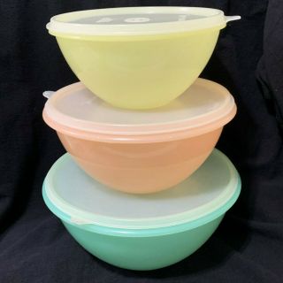 Vintage Tupperware 3 Bowl Set W/ Lids Wonderlier Pastel Pink Green & Yellow