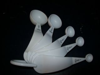 Vintage Tupperware White Curved Measuring Spoons Set Of 5