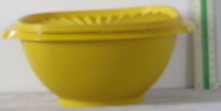 Euc Retro Vintage Tupperware 8 " Servalier Yellow Bowl 836 With 837 Seal 2 Quart