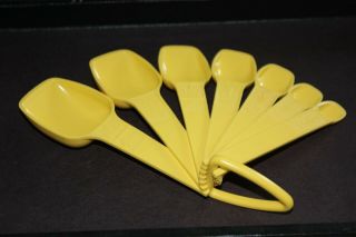 Vintage Tupperware Set Of 7 Yellow Nesting Measuring Spoons W/ring 1266 - 1272