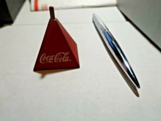 VINTAGE - COCA - COLA COKE - Desk Pen Sits On Coke Pyramid 2