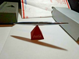 VINTAGE - COCA - COLA COKE - Desk Pen Sits On Coke Pyramid 3