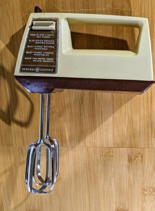 Vintage General Electric Ge 5 - Speed Kitchen Hand Mixer,  Beaters Model D2m22 Mf