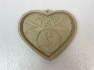 Pampered Chef Stoneware Cookie Mold 2002 Peace On Earth Heart Doves