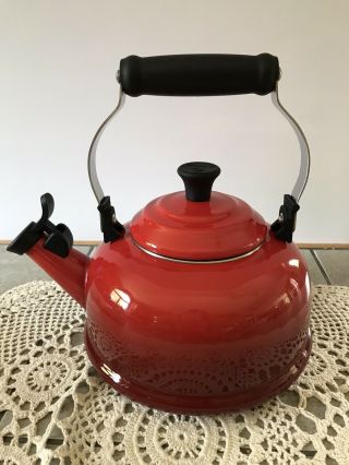 Le Creuset Whistling Tea Kettle/pot 1.  7 Quarts 1.  6 Liters Cherry Red Enameled