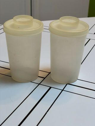 Vintage Tupperware Set Of 2 Clear Salt And Pepper Shakers 102 - 22 & 102 - 23