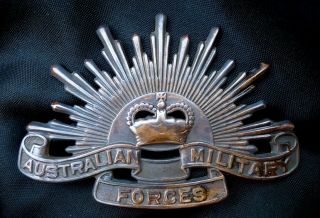 Korean War Australian Rising Sun Slouch Hat Badge.  Australian Military Forces.