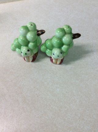 Vintage Green Grape Bunch Anthropomorphic Salt And Pepper Shakers