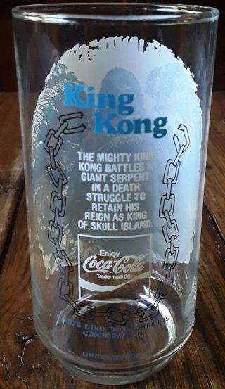 1976 Limited Edition King Kong Movie Promo Glass - Battle of Skull Island Scene 3