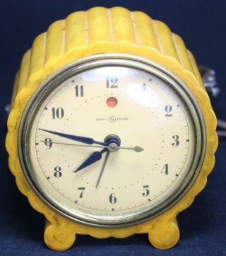 Butterscotch Bakelite/catalin Ribbed Electric Clock - Model 7h80 - For Repair
