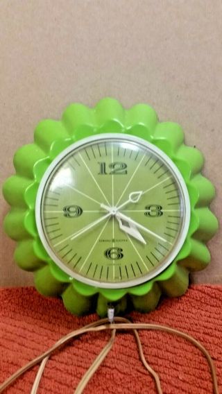 Vintage 1960 ' s General Electric 2158 Avocado Green Kitchen Wall Clock 2