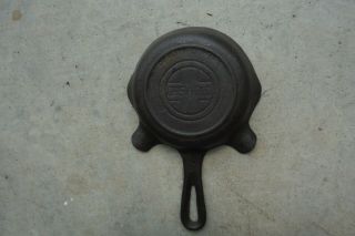Vintage GRISWOLD Small SKILLET ASHTRAY ' Quality O Ware ' CAST IRON 2
