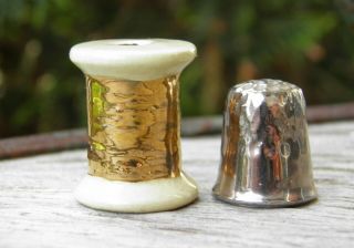 Vintage Arcadia Miniature Shakers Spool Of Thread & Thimble Salt & Pepper
