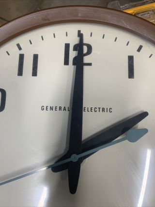 Vtg General Electric Industrial / School Wall Clock Model 2012 Glass Face Brown 3