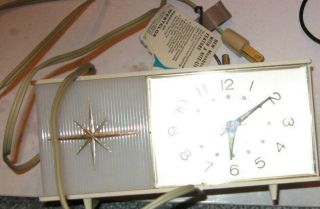 Vintage Westclox Mid Century Alarm Clock with Moonbeam night light 3
