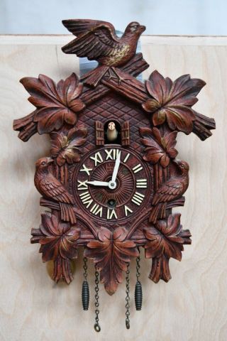 Lux U.  S.  A.  Miniature Black Forrest Song Bird Cuckoo Clock Running W/key Clock 2